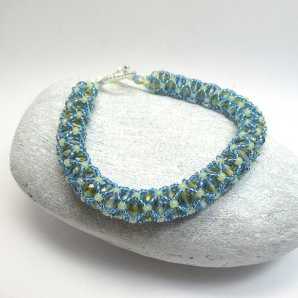 Netted Czech Uranium glass bead bracelet - Picture 3 of 10